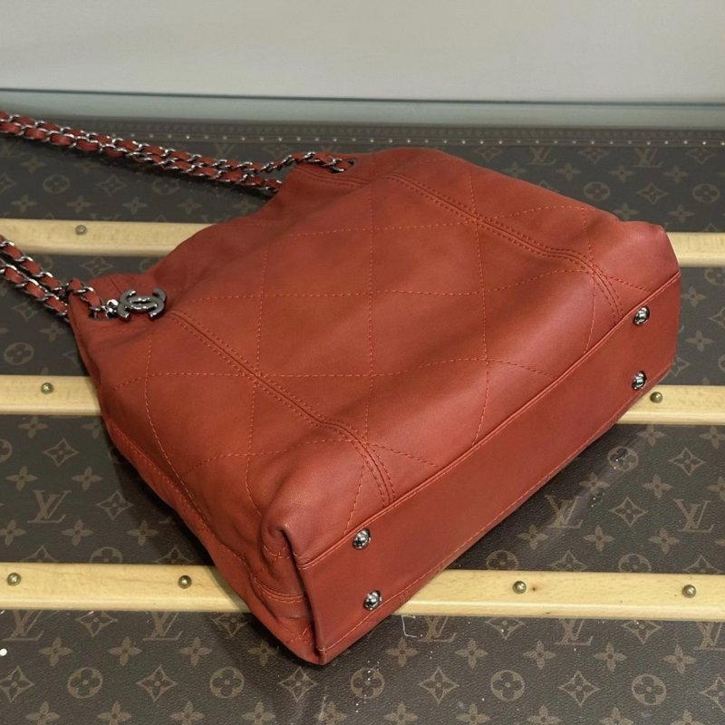 CHANEL 紅銀扣雙 C大logo 肩背斜背鍊條包 30*30*13 98新配件塵袋保卡-2