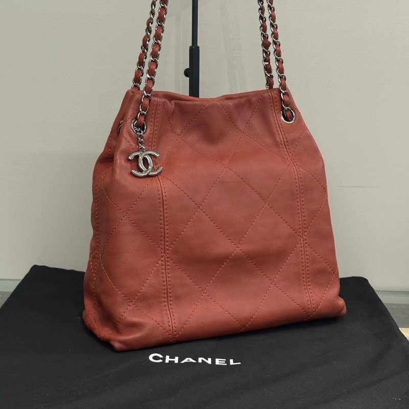 CHANEL 紅銀扣雙 C大logo 肩背斜背鍊條包 30*30*13 98新配件塵袋保卡-3