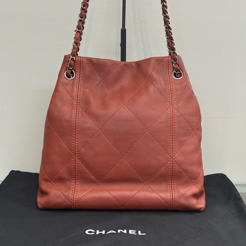 CHANEL 紅銀扣雙 C大logo 肩背斜背鍊條包 30*30*13 98新配件塵袋保卡-4