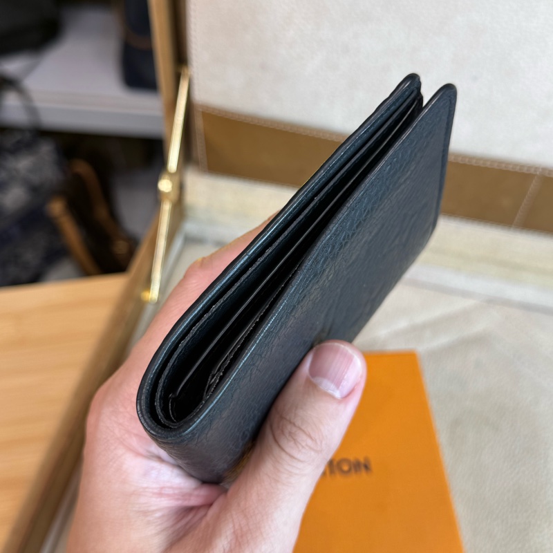 上架中🔑Louis Vuitton 黑色壓紋男士短夾-2