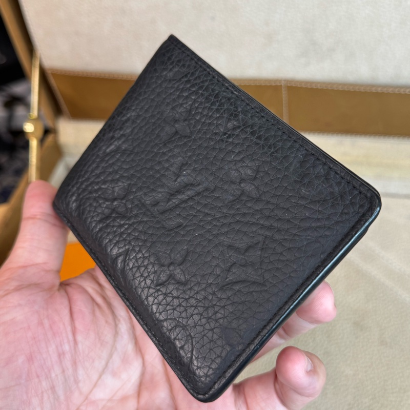 上架中🔑Louis Vuitton 黑色壓紋男士短夾-5