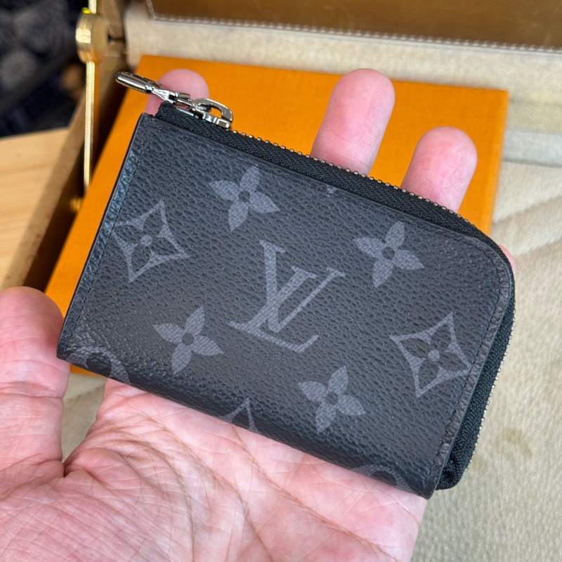 上架中🔑Louis Vuitton 黑色原花拉鍊零錢包-1
