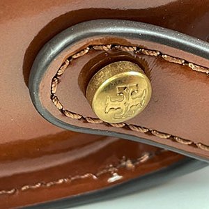 ＊奢華大道國際精品＊【Tb21】TORY BURCH 咖啡色漆皮 ROBINSON 金屬LOGO豆腐斜背包 143122-2