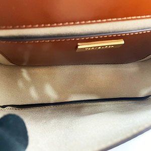 ＊奢華大道國際精品＊【Tb21】TORY BURCH 咖啡色漆皮 ROBINSON 金屬LOGO豆腐斜背包 143122-5