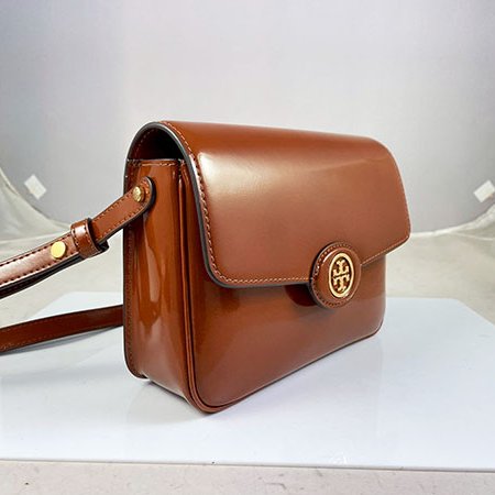 ＊奢華大道國際精品＊【Tb21】TORY BURCH 咖啡色漆皮 ROBINSON 金屬LOGO豆腐斜背包 143122-9