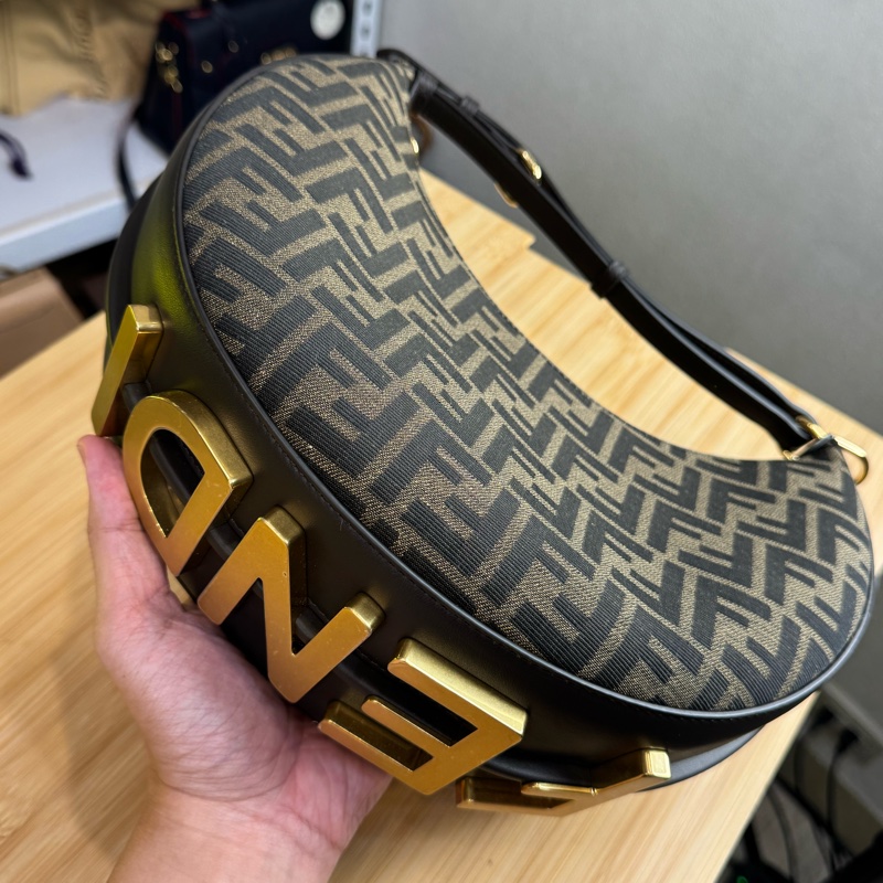 上架中🔑Fendi 全新老花Fendigraphy小款月牙腋下包-3
