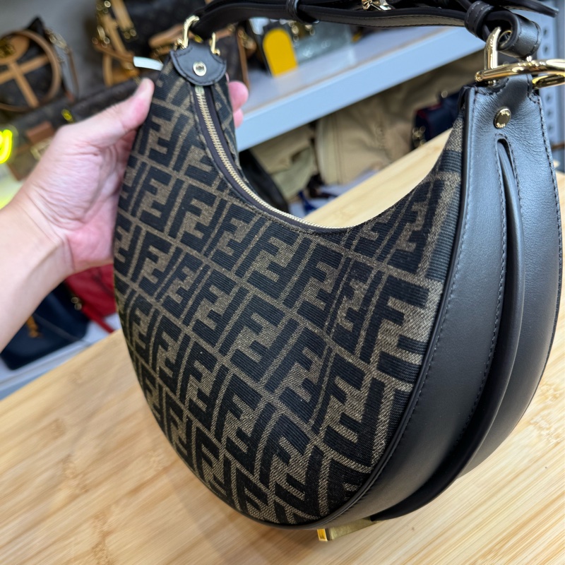 上架中🔑Fendi 全新老花Fendigraphy小款月牙腋下包-5