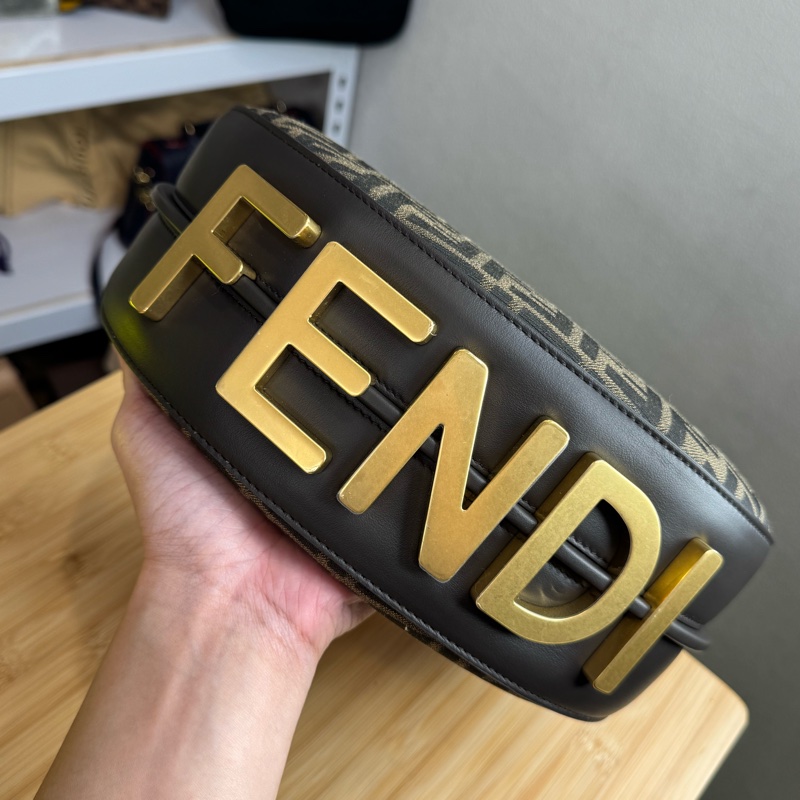 上架中🔑Fendi 全新老花Fendigraphy小款月牙腋下包-8