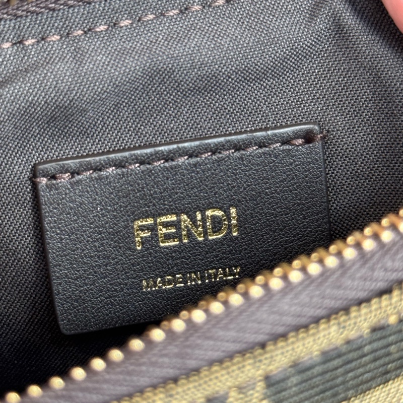 上架中🔑Fendi 全新老花Fendigraphy小款月牙腋下包-15