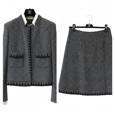香奈兒 Chanel黑白斜紋羊毛混紡獅子雙C紐扣 外套與裙子（整套出售）