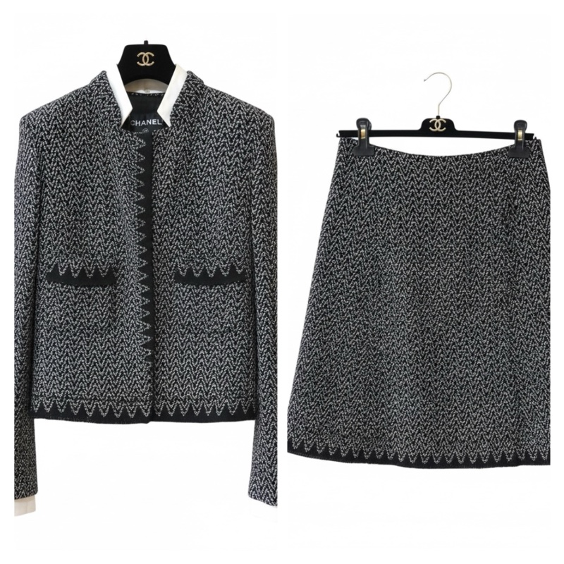 香奈兒 Chanel黑白斜紋羊毛混紡獅子雙C紐扣 外套與裙子（整套出售）-0
