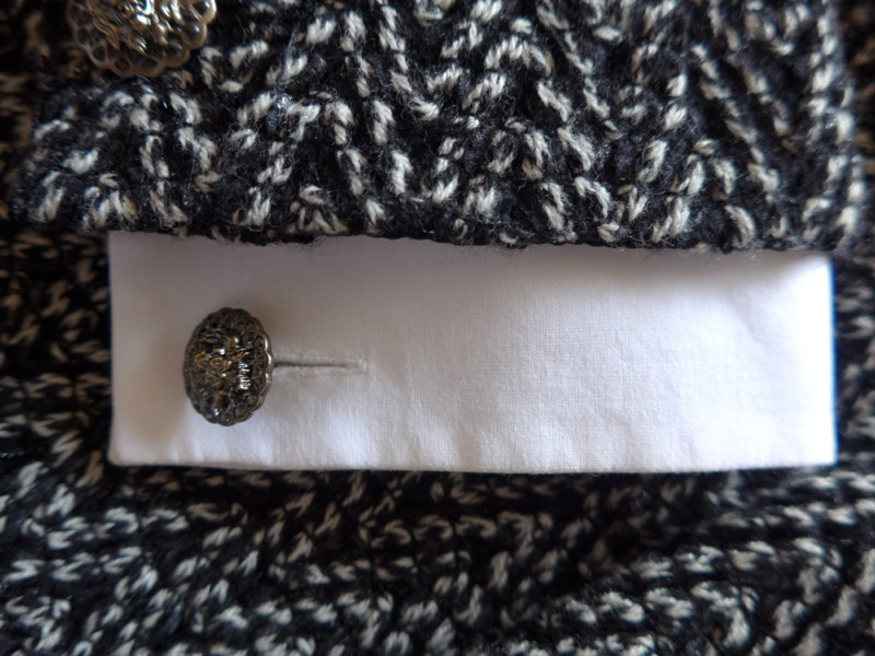 香奈兒 Chanel黑白斜紋羊毛混紡獅子雙C紐扣 外套與裙子（整套出售）-4