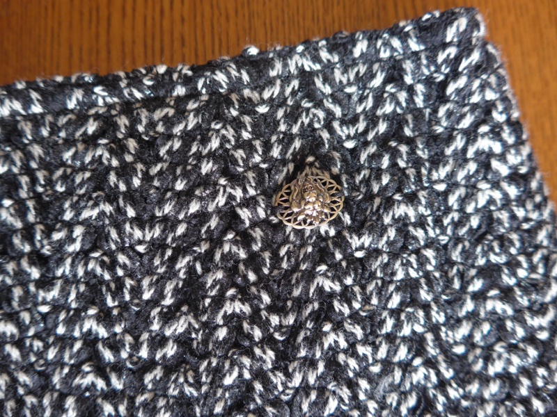 香奈兒 Chanel黑白斜紋羊毛混紡獅子雙C紐扣 外套與裙子（整套出售）-12