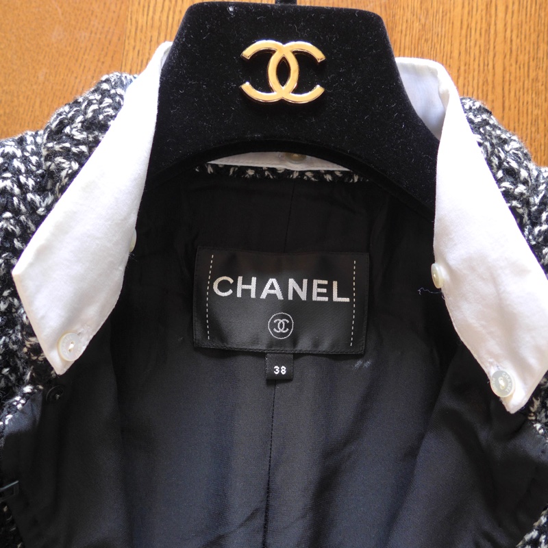 香奈兒 Chanel黑白斜紋羊毛混紡獅子雙C紐扣 外套與裙子（整套出售）-15