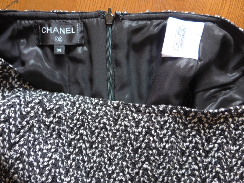 香奈兒 Chanel黑白斜紋羊毛混紡獅子雙C紐扣 外套與裙子（整套出售）-29