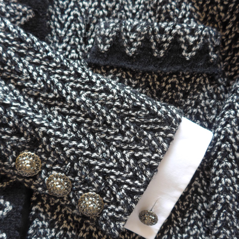 香奈兒 Chanel黑白斜紋羊毛混紡獅子雙C紐扣 外套與裙子（整套出售）-33