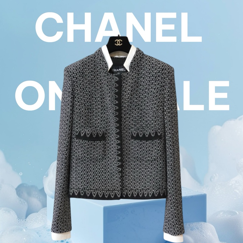香奈兒 Chanel黑白斜紋羊毛混紡獅子雙C紐扣 外套與裙子（整套出售）-0