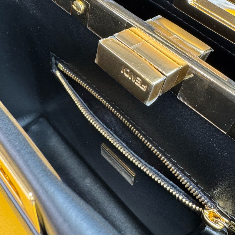 上架中🔑Fendi 全新黑色皮革Peekaboo-14
