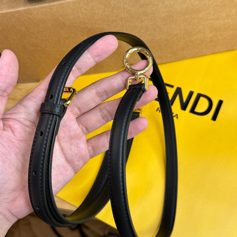 上架中🔑Fendi 全新黑色皮革Peekaboo-16