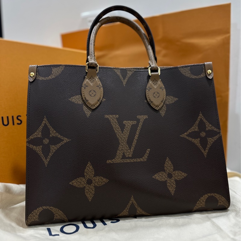 LV OnTheGo MM 雙色字紋手提包（晶片款）-0