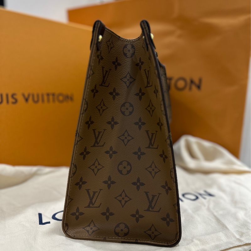 LV OnTheGo MM 雙色字紋手提包（晶片款）-2