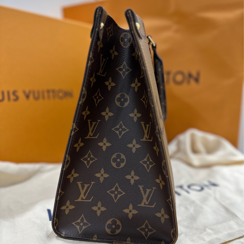 LV OnTheGo MM 雙色字紋手提包（晶片款）-3