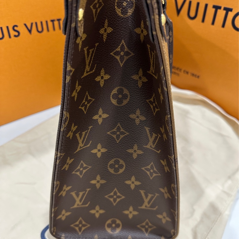 LV OnTheGo MM 雙色字紋手提包（晶片款）-10