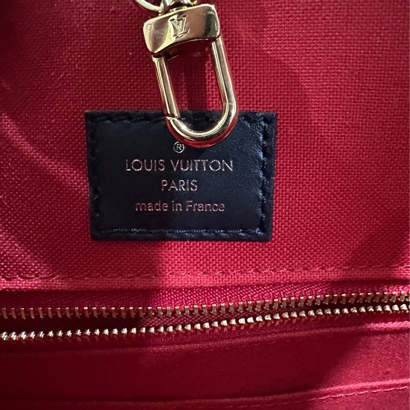 LV OnTheGo MM 雙色字紋手提包（晶片款）-17