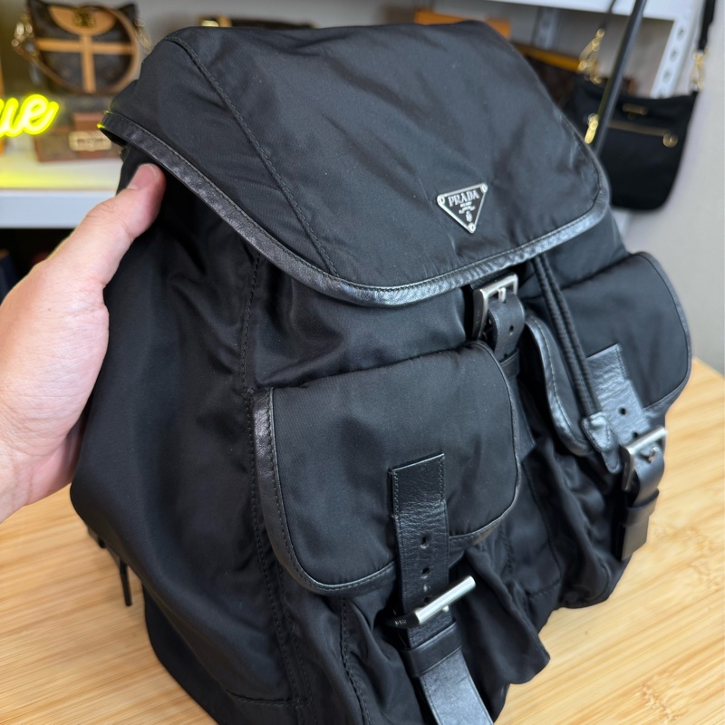 上架中🔑Prada 再生尼龍黑中款後背包/皮邊-1