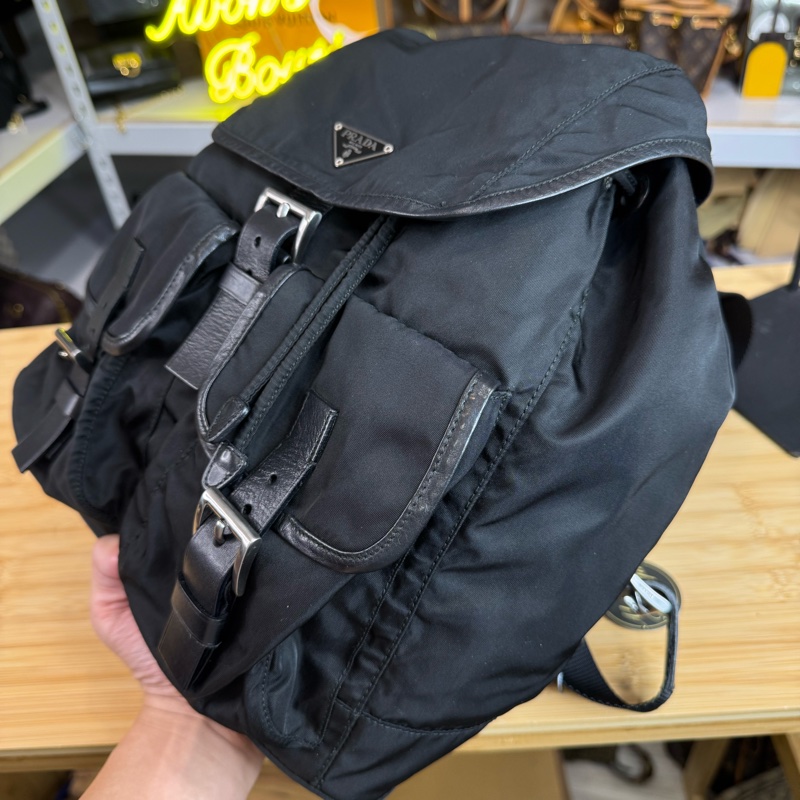 上架中🔑Prada 再生尼龍黑中款後背包/皮邊-3