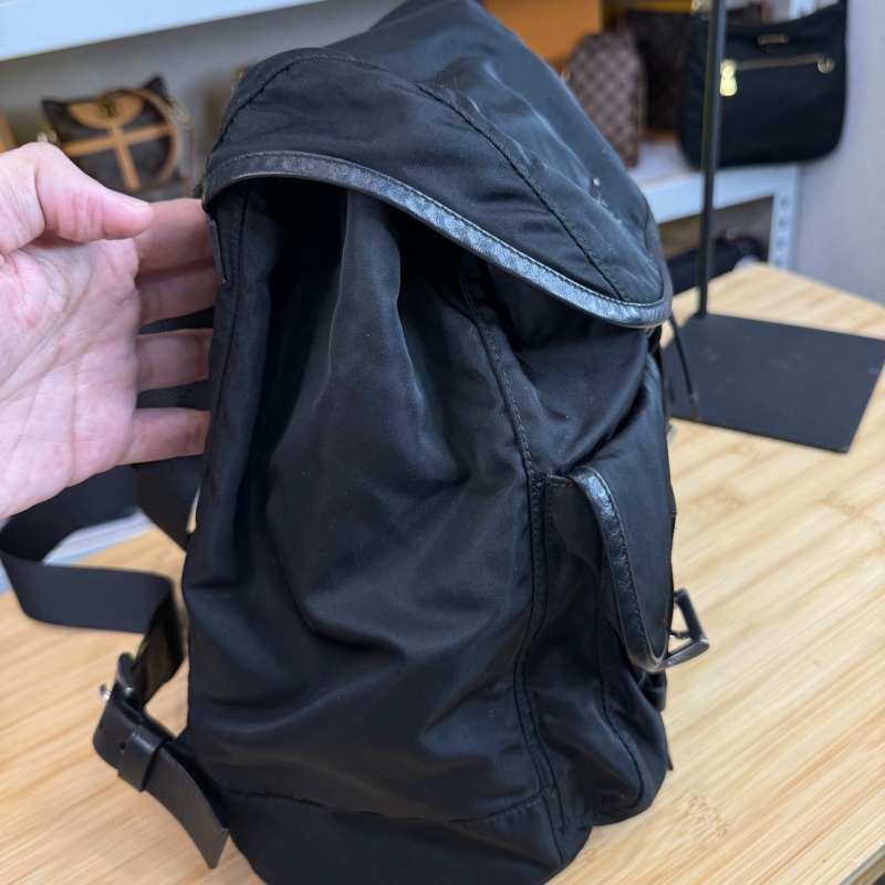 上架中🔑Prada 再生尼龍黑中款後背包/皮邊-6