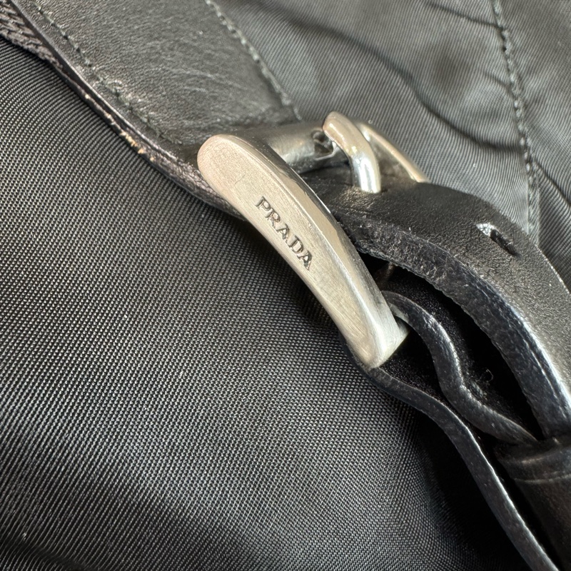 上架中🔑Prada 再生尼龍黑中款後背包/皮邊-10