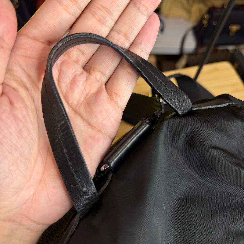 上架中🔑Prada 再生尼龍黑中款後背包/皮邊-13