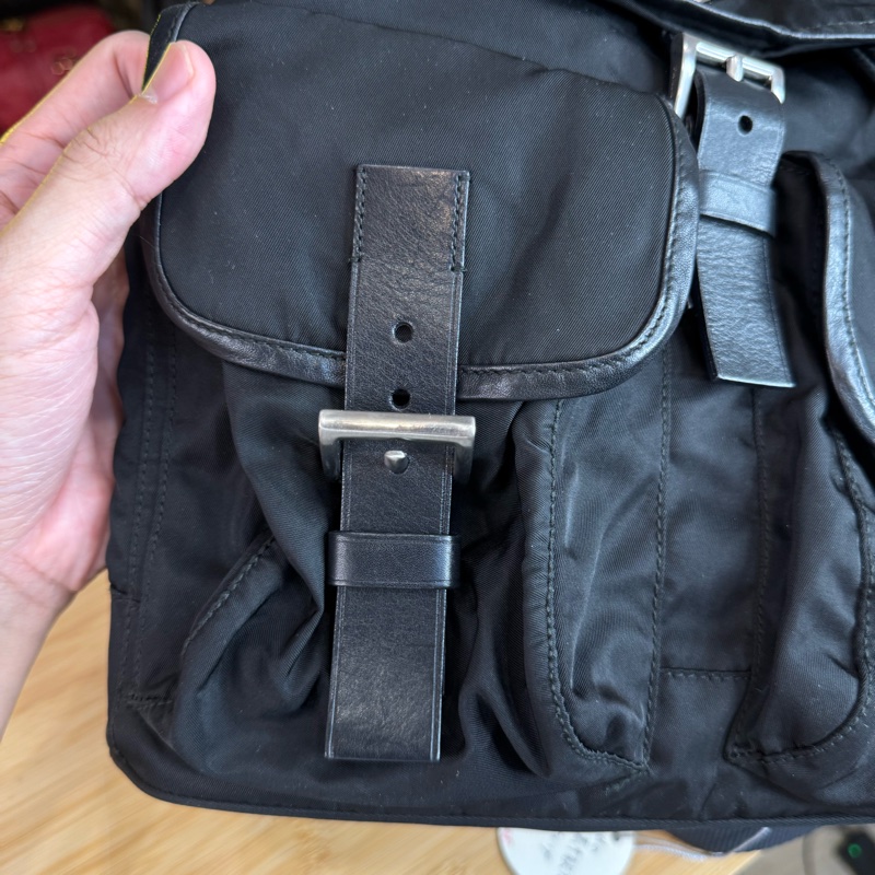 上架中🔑Prada 再生尼龍黑中款後背包/皮邊-14