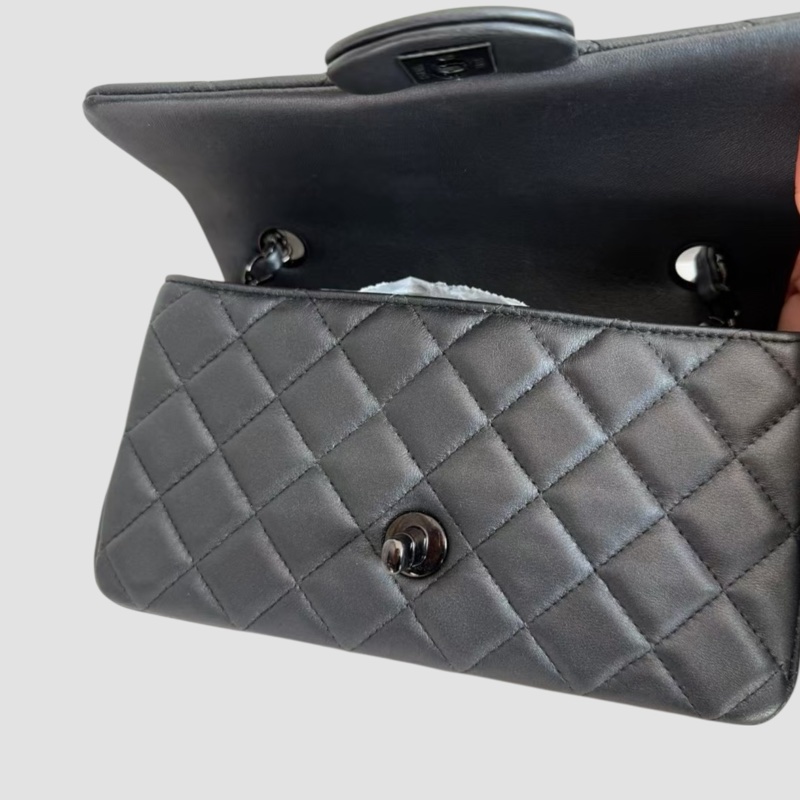 Chanel Lambskin 20cm So Black-4