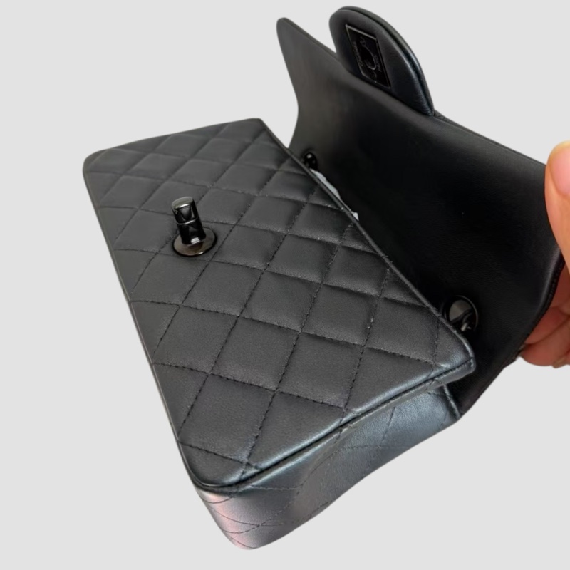 Chanel Lambskin 20cm So Black-5