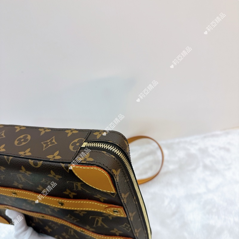 莉亞精品♡ LV 絕版限量 soft trunk 二手美包-10