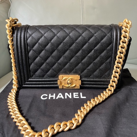 新到 CHANEL 香奈兒 Leboy 18C 金扣菱格翻蓋包 粒紋小牛皮材質