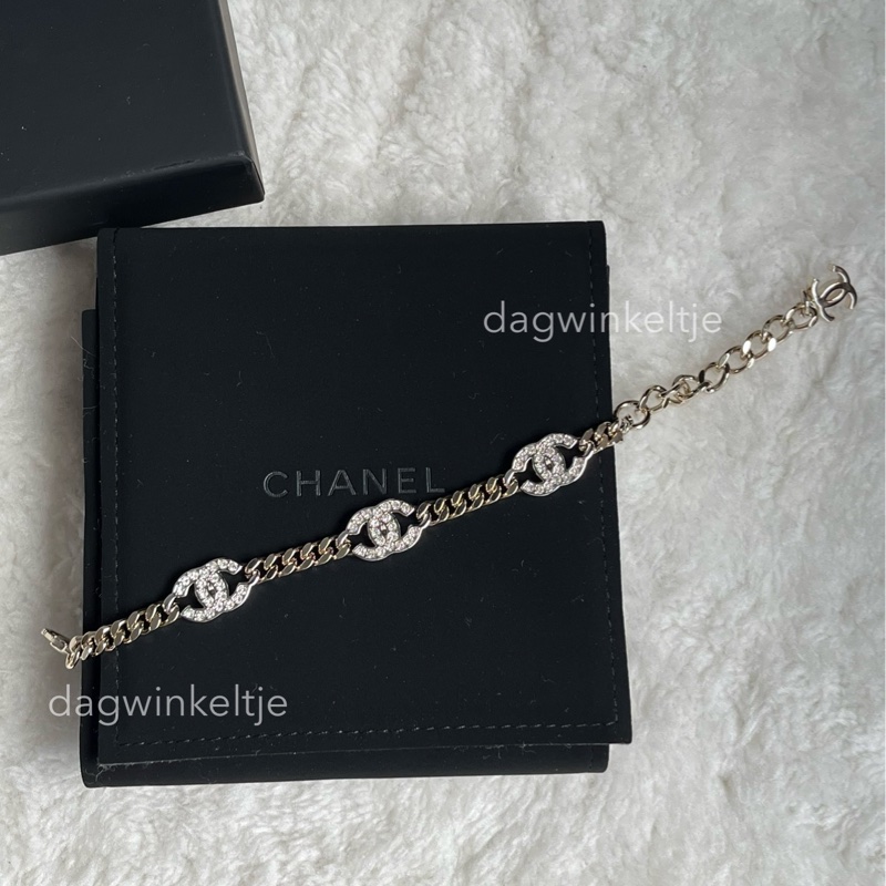 ｛ 現貨 ｝ 全新 香奈兒淡金logo手鍊-3