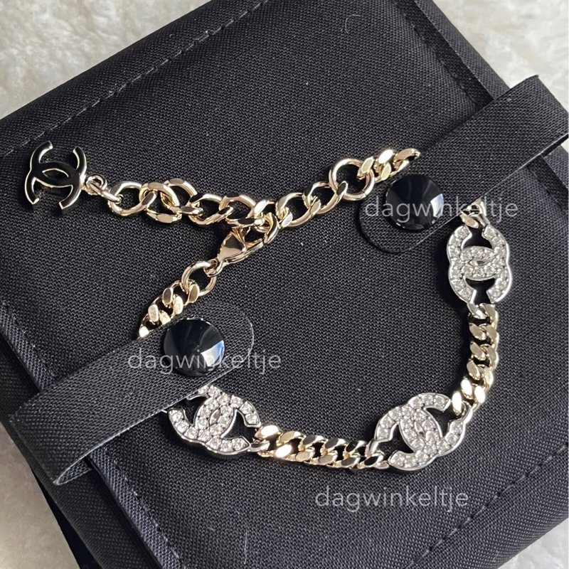 ｛ 現貨 ｝ 全新 香奈兒淡金logo手鍊-5