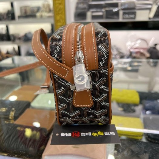 東區正精品㊣GOYARD Cap-Vert PM 全新焦糖色圖騰前口袋拉鍊相機包斜背包 RZ6063-2