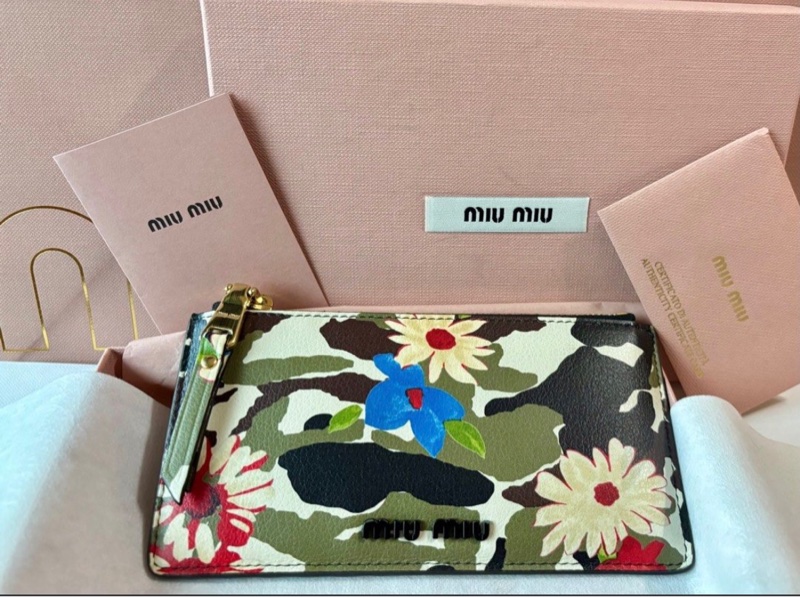 Miu Miu 卡包 錢包 wallet-0
