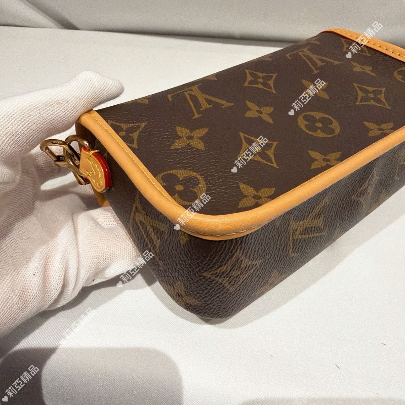 莉亞精品♡LV Diane nano法棍包 近新美包-10