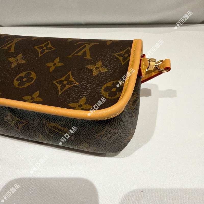 莉亞精品♡LV Diane nano法棍包 近新美包-11