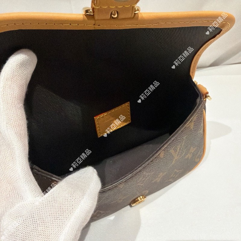 莉亞精品♡LV Diane nano法棍包 近新美包-16