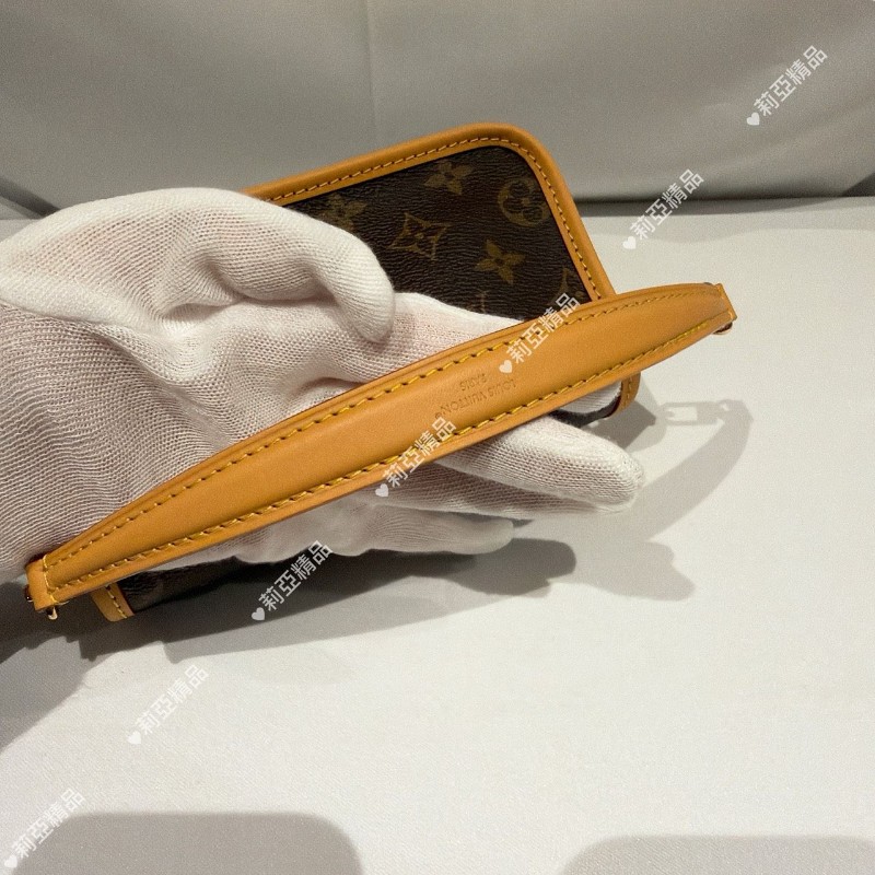 莉亞精品♡LV Diane nano法棍包 近新美包-17