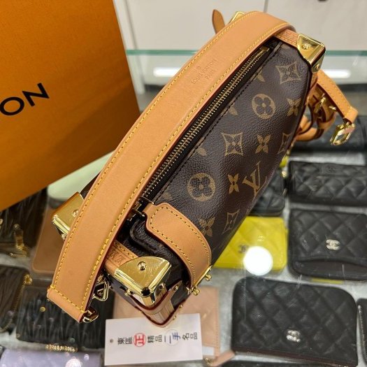 東區正精品㊣LV Side Trunk M46358 原花金釦四角金屬方型手提包斜背包箱子包 RZ6067-2