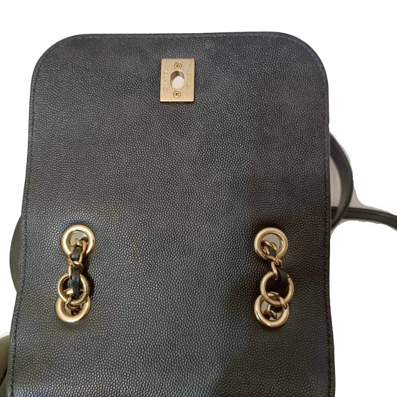 CHANEL黑金荔枝紋後背包-6