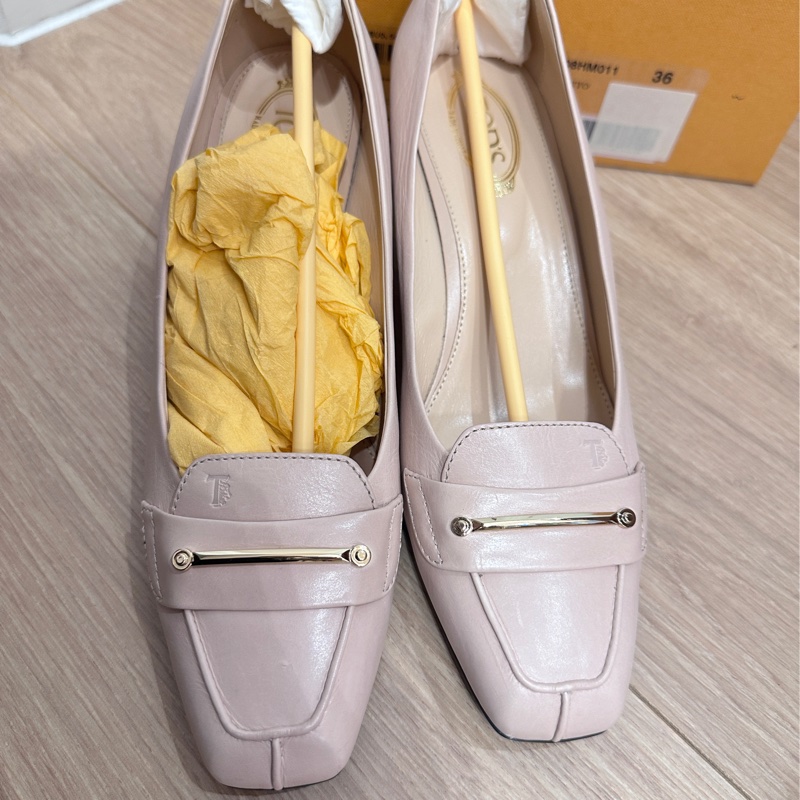 Tod’s 米白色中低跟鞋 24號-5