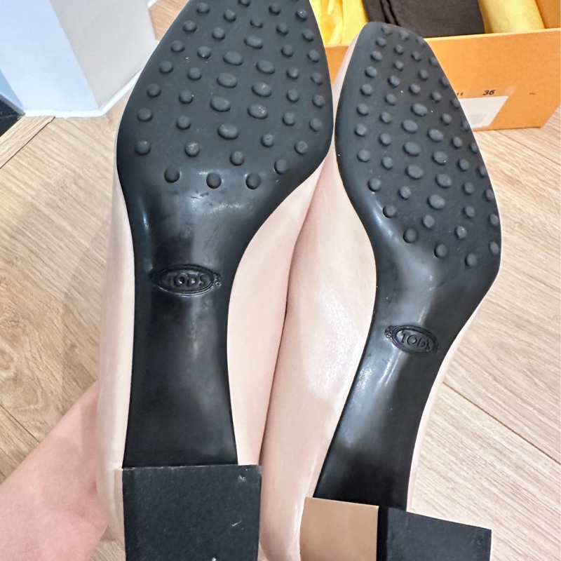 Tod’s 米白色中低跟鞋 24號-8